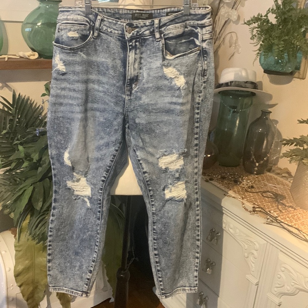 Judy Blue distressed boyfriend jeans Size 18, 26” inseam, 12” rise